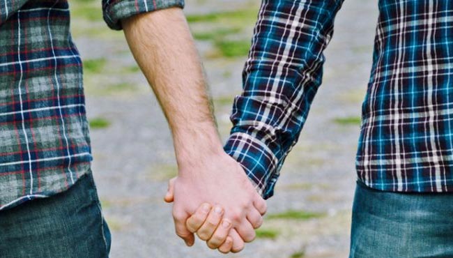 Η ομοφυλοφιλία οφείλεται στην απουσία του πατέρα;