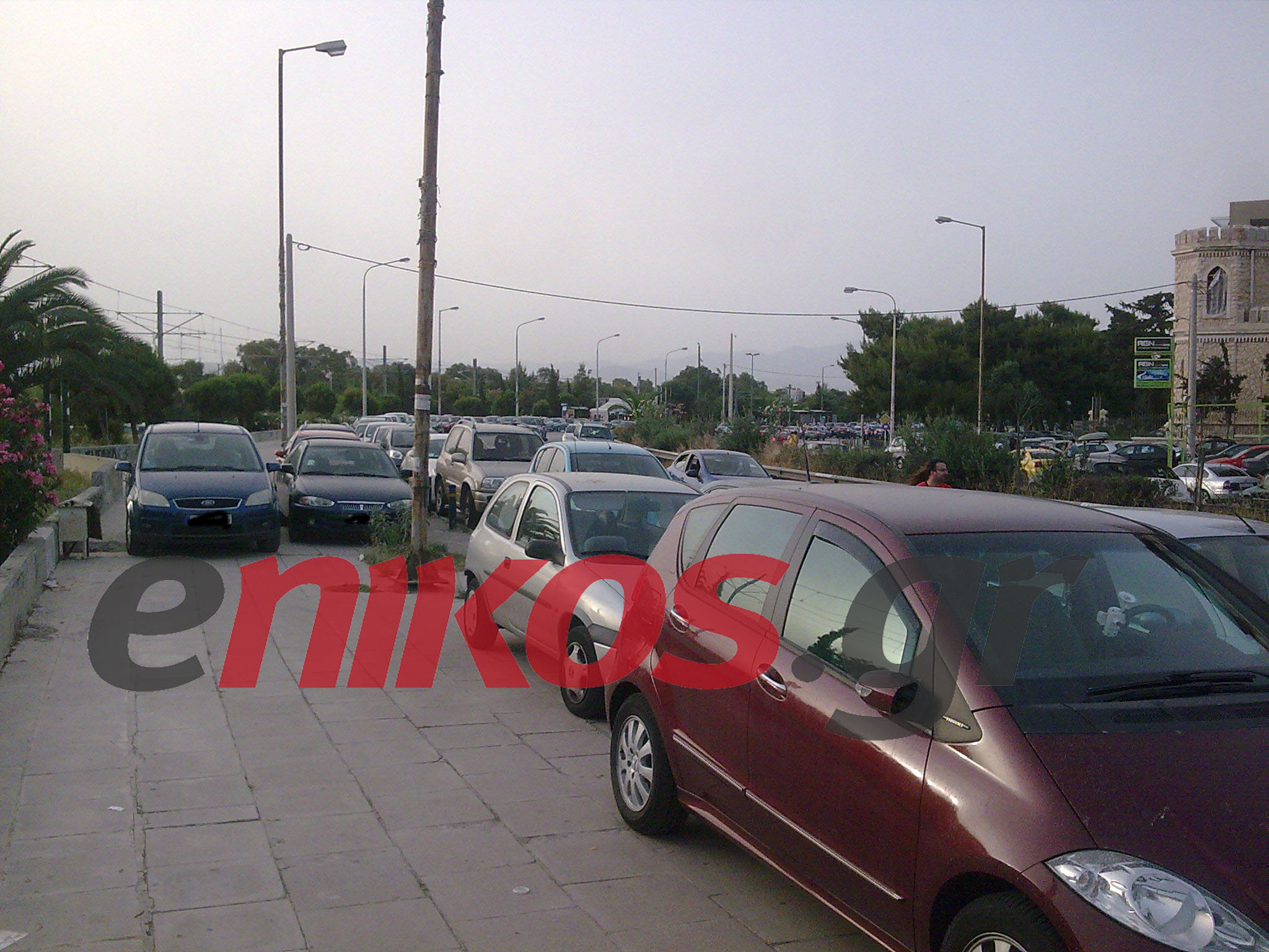 ΦΩΤΟ-«Κατάληψη» πεζοδρομίου