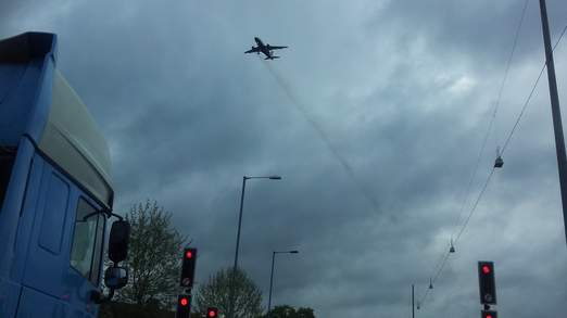 ΤΩΡΑ-Έκλεισε το Χίθροου-Καπνοί σε αεροσκάφος