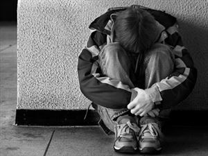 Απολογείται για αποπλάνηση