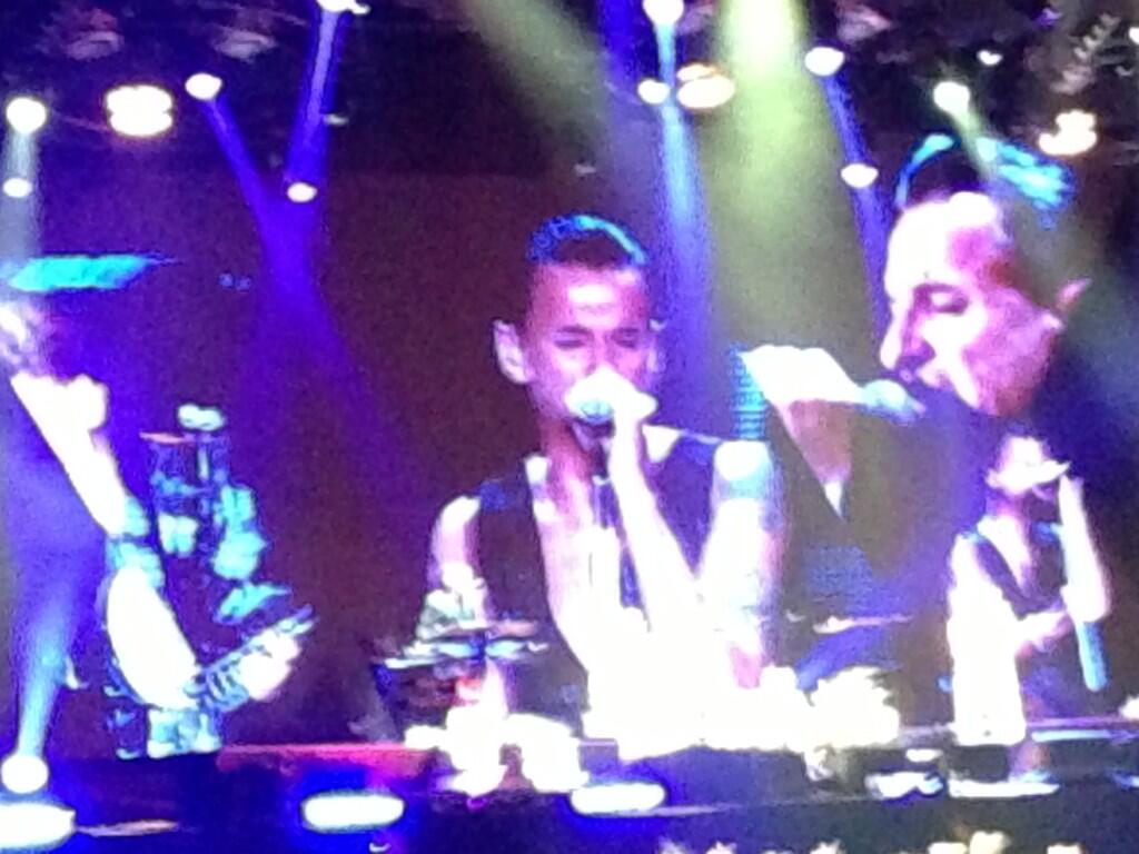 ΦΩΤΟ-Οι Depeche Mode στη σκηνή