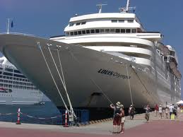 Στο λιμάνι της Σαντορίνης το «Louis Olympia»