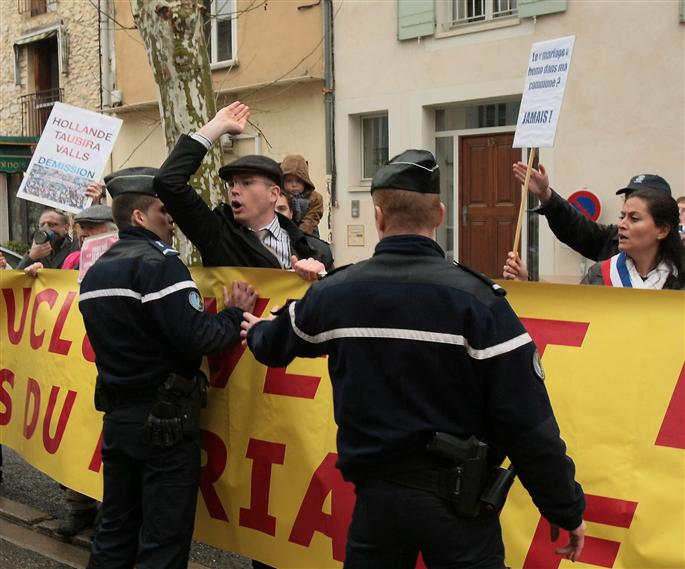 “Ολάντ παραιτήσου”