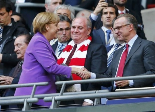 Αποδοκιμάστηκε ο Ούλι Χένες