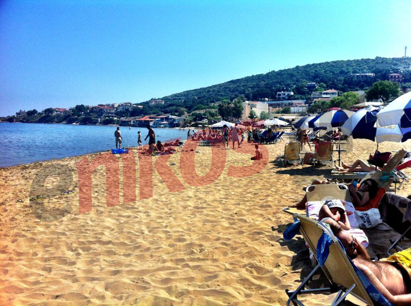 ΦΩΤΟ-Γεμίζουν οι παραλίες στη Χίο