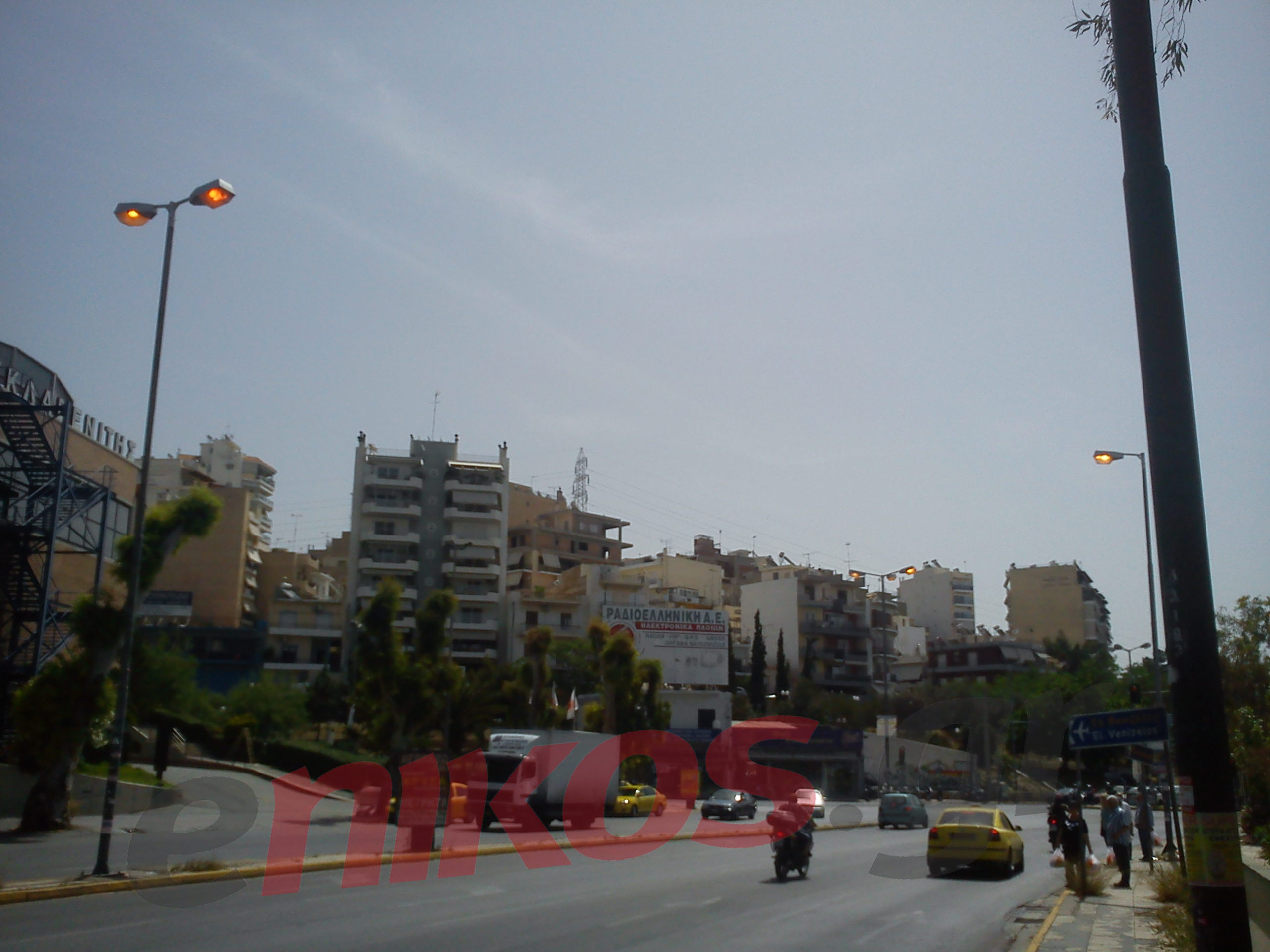 ΦΩΤΟ-Αναμμένα φώτα… μεσημεριάτικα