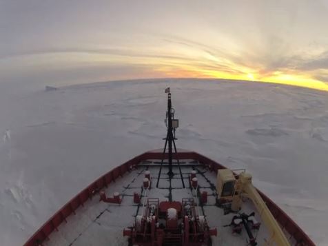 ΒΙΝΤΕΟ-Σπάζοντας πάγους για δύο μήνες