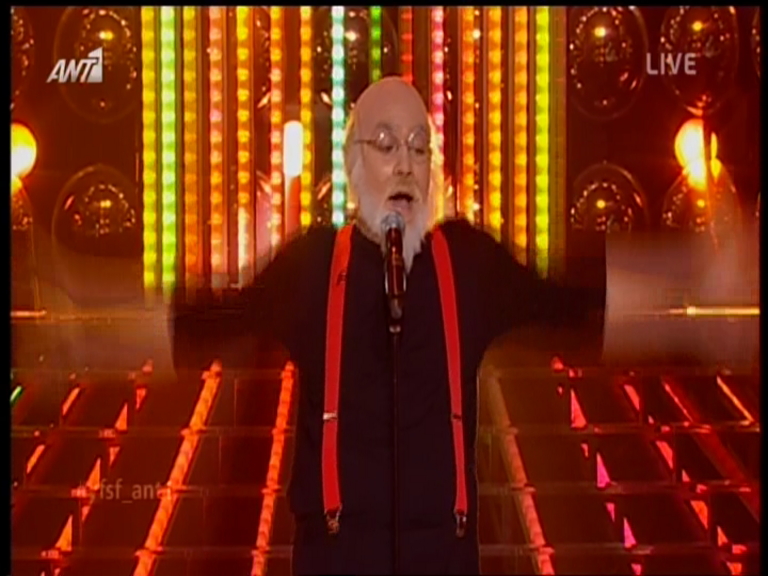 ΦΩΤΟ -Ξεσήκωσε ο Κατσούλης ως Σαββόπουλος