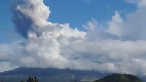 ΒΙΝΤΕΟ-Η έκρηξη του ηφαιστείου στις Φιλιππίνες