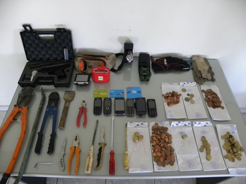 Συνελήφθησαν για διαρρήξεις καταστημάτων