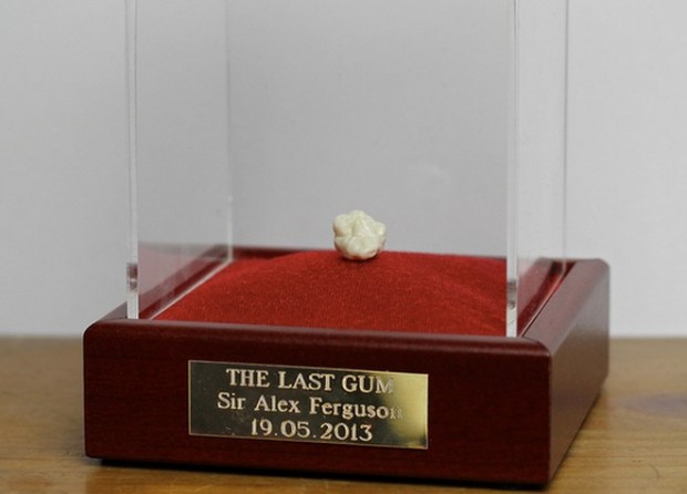 ΦΩΤΟ-Στο e-bay η τελευταία τσίχλα του Σερ Άλεξ