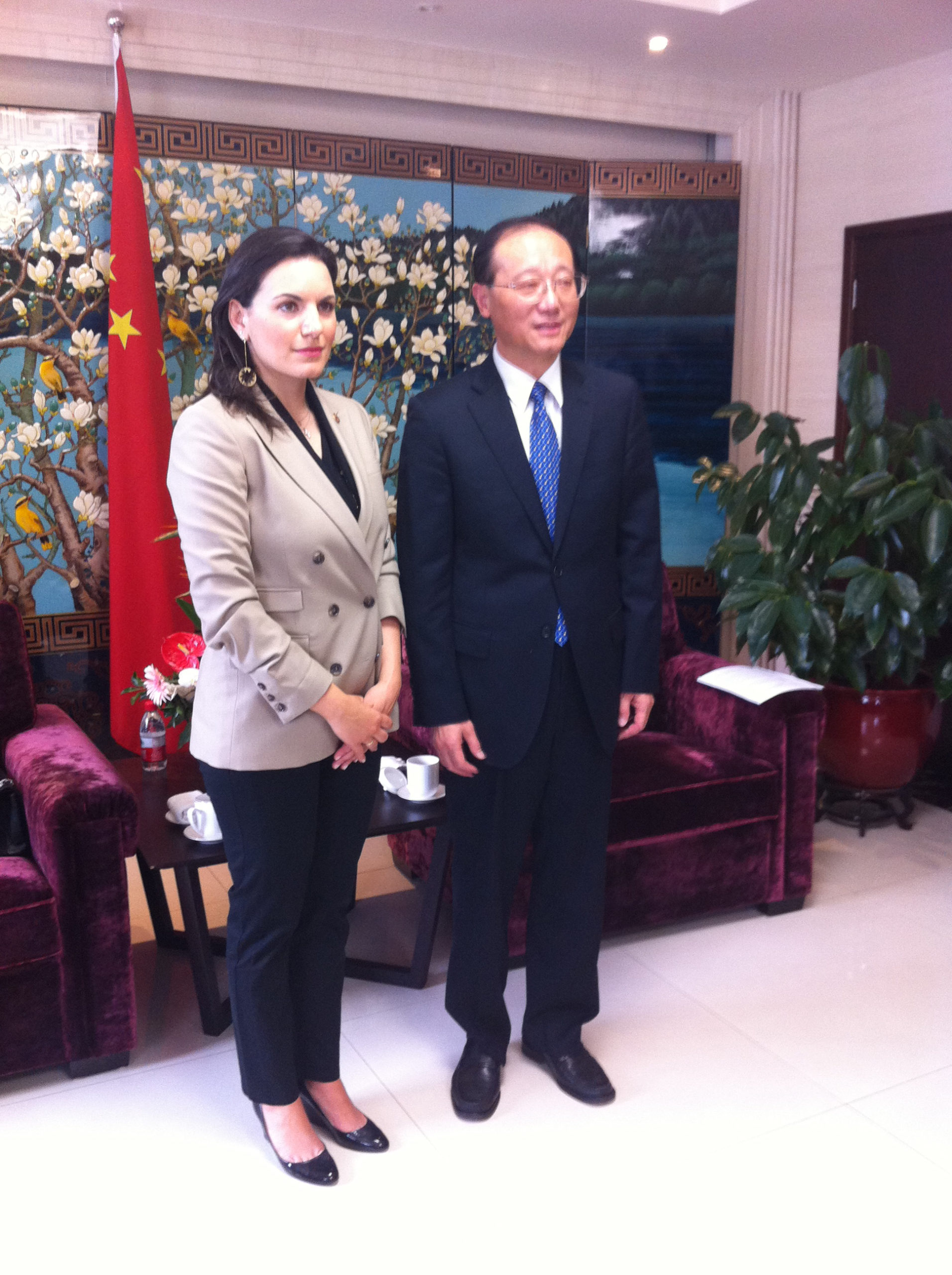 ΦΩΤΟ-Η Κεφαλογιάννη με τον Κινέζο υπ. Τουρισμού