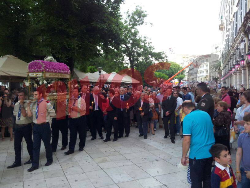 ΦΩΤΟ – Η περιφορά του Επιταφίου στην Κέρκυρα