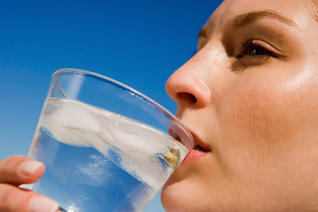 Το νερό αυξάνει τις καύσεις των θερμίδων;