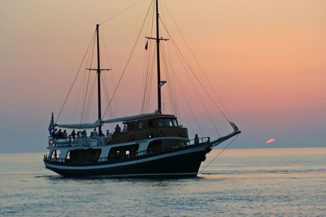 Χειροπέδες για υπεράρθιμους τουρίστες