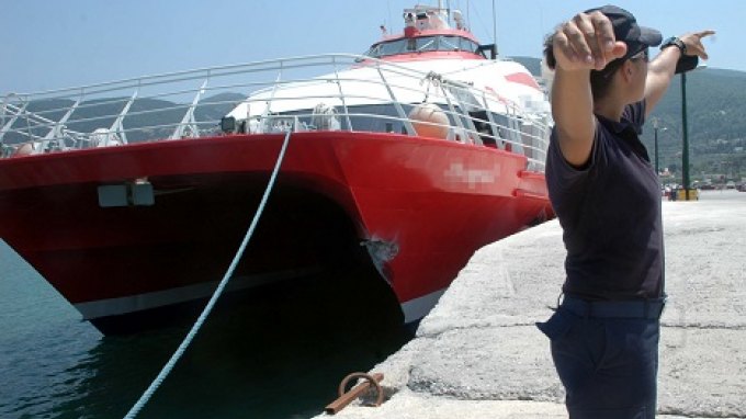 Ηράκλειο: Καταμαράν προσέκρουσε στο λιμάνι