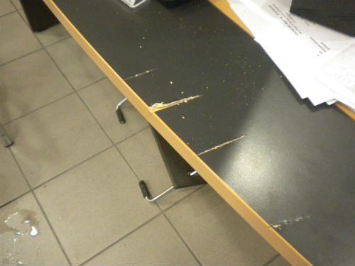 Τρόμος στη ΔΟΥ Χανίων: «Την είδα με τον μπαλντά στο χέρι…»