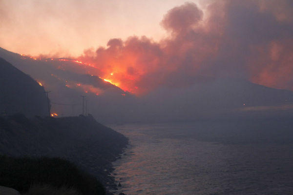Καλιφόρνια:Τριπλασιάστηκε σε μέγεθος η πυρκαγιά