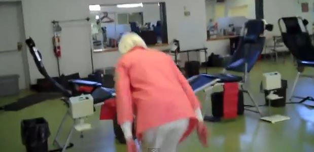 ΒΙΝΤΕΟ-Γιαγιά “φαρσέρ”