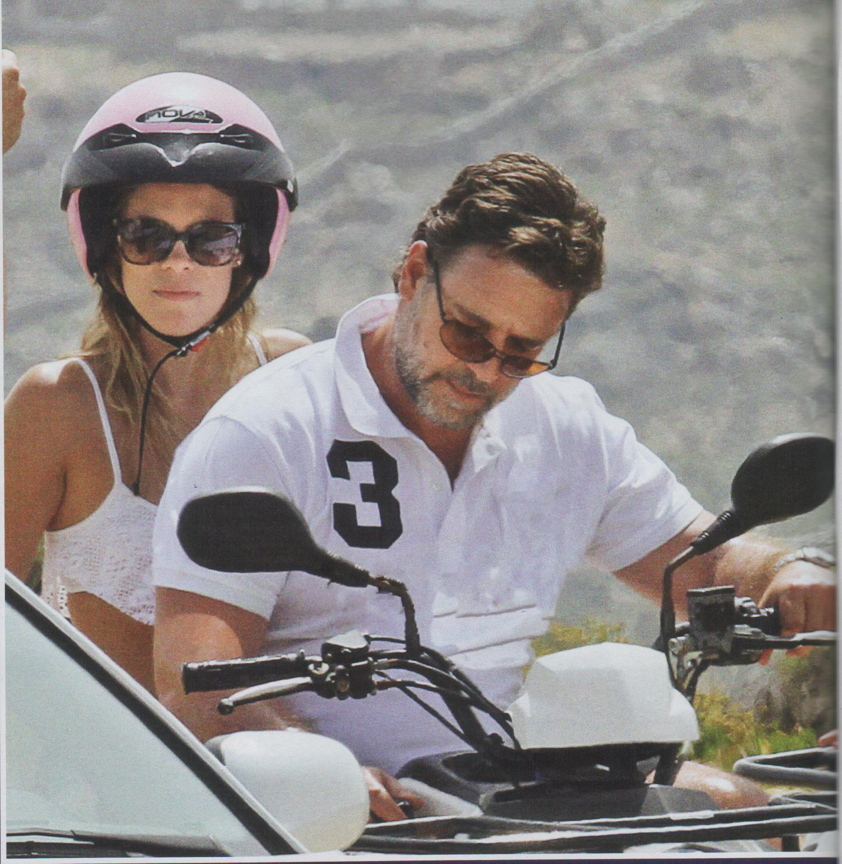 Τι γράφει το μπλουζάκι του Ράσελ Κρόου