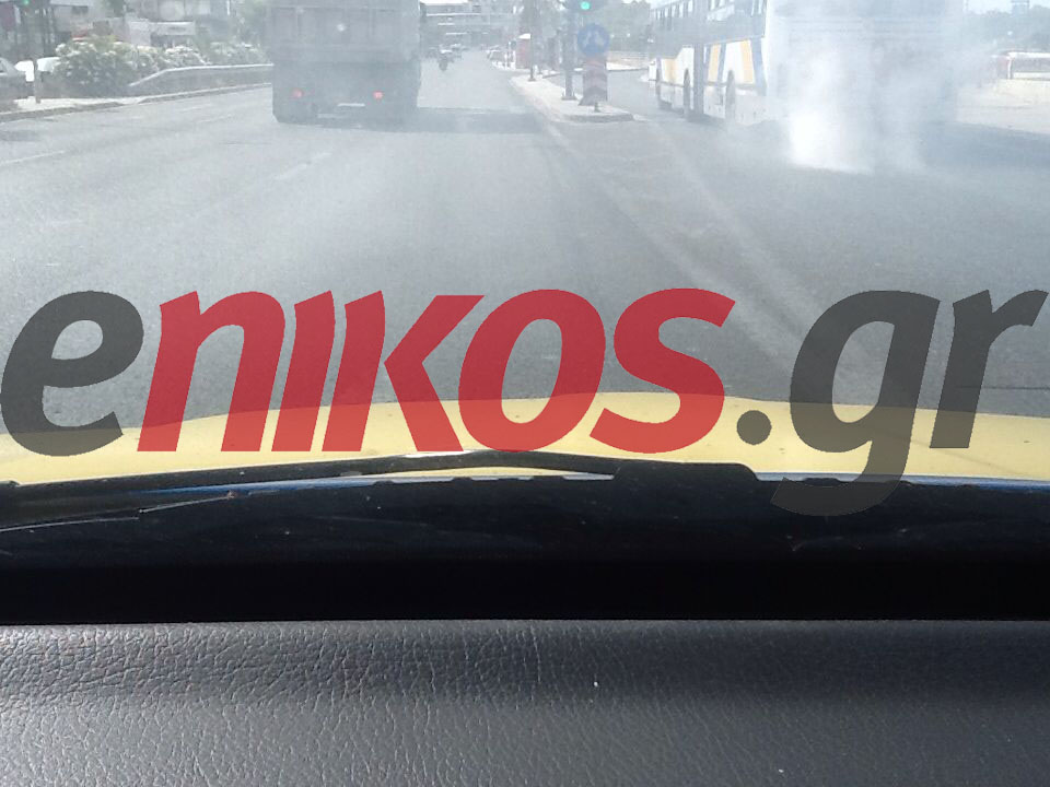 ΦΩΤΟ-Φλεγόμενο λεωφορείο στην Αλίμου