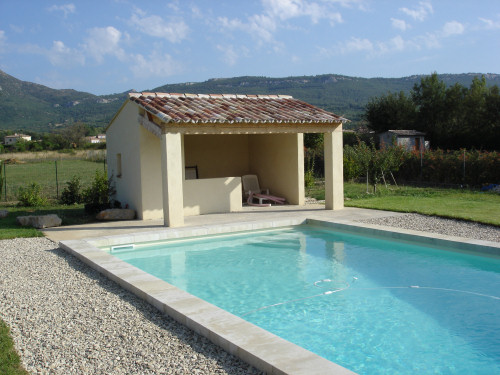 Αμάρτησαν για την πισίνα τους