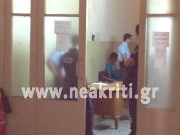 ΦΩΤΟ-Ο 20χρονος Ολλανδός στην Εισαγγελία