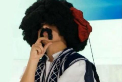 Ο τσολιάς της Ελληνοφρένειας ρωτάει το… ΠΑΣΟΚ