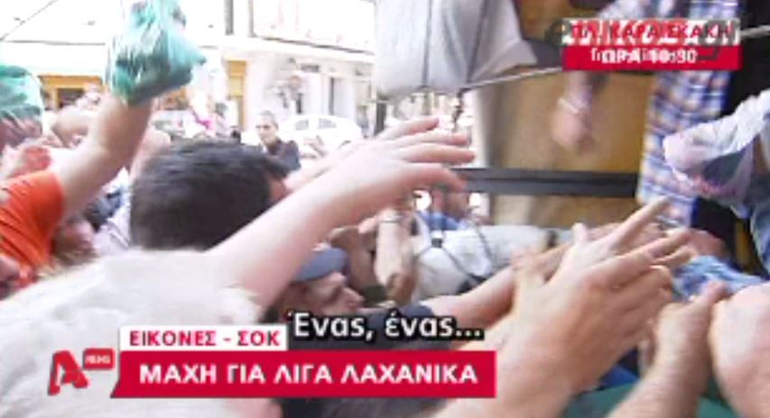 ΒΙΝΤΕΟ-“Μάχη” για μια σακούλα τρόφιμα