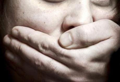 Σοκ στην Πάτρα: Ζευγάρι κακοποιούσε τα 3 παιδιά του