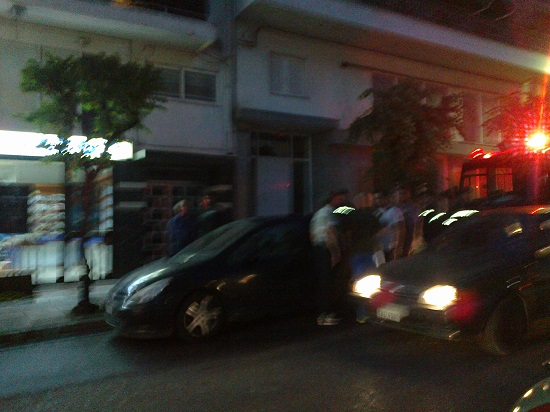 Έριξαν καπνογόνο σε ΙΧ μέλους της Χ.Α.