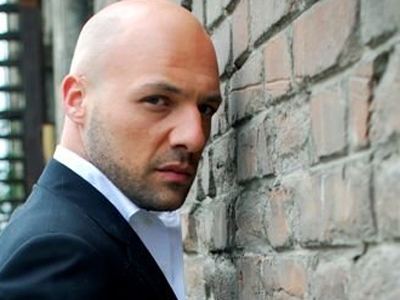 Ο Μουτσινάς έγινε και σκηνοθέτης