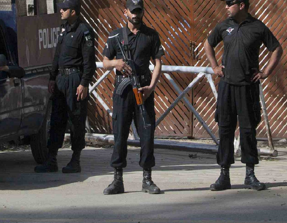 Καμικάζι σκορπά το θάνατο στο Πακιστάν