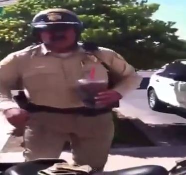 ΒΙΝΤΕΟ-Ο ανήλικος που επιπλήττει αστυνομικό