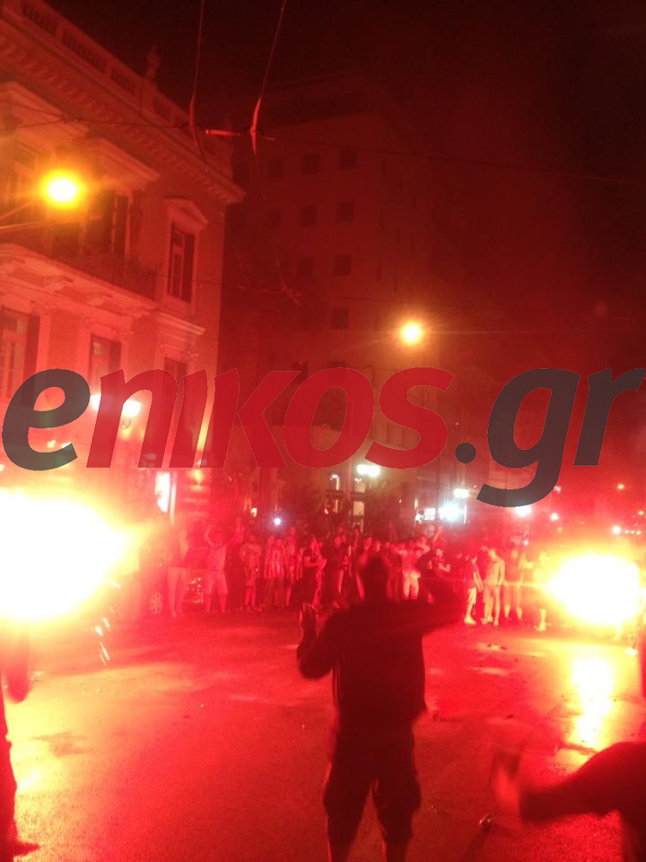 ΤΩΡΑ-«Καίγεται» το Πασαλιμάνι