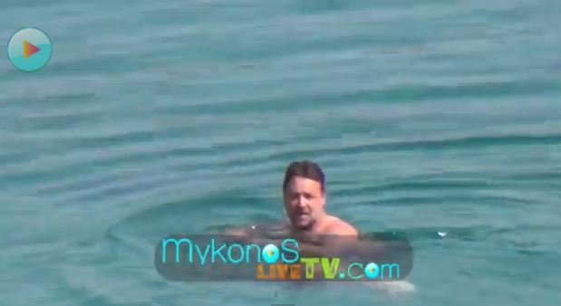 ΒΙΝΤΕΟ-Οι βουτιές του Russell Crowe στη Μύκονο