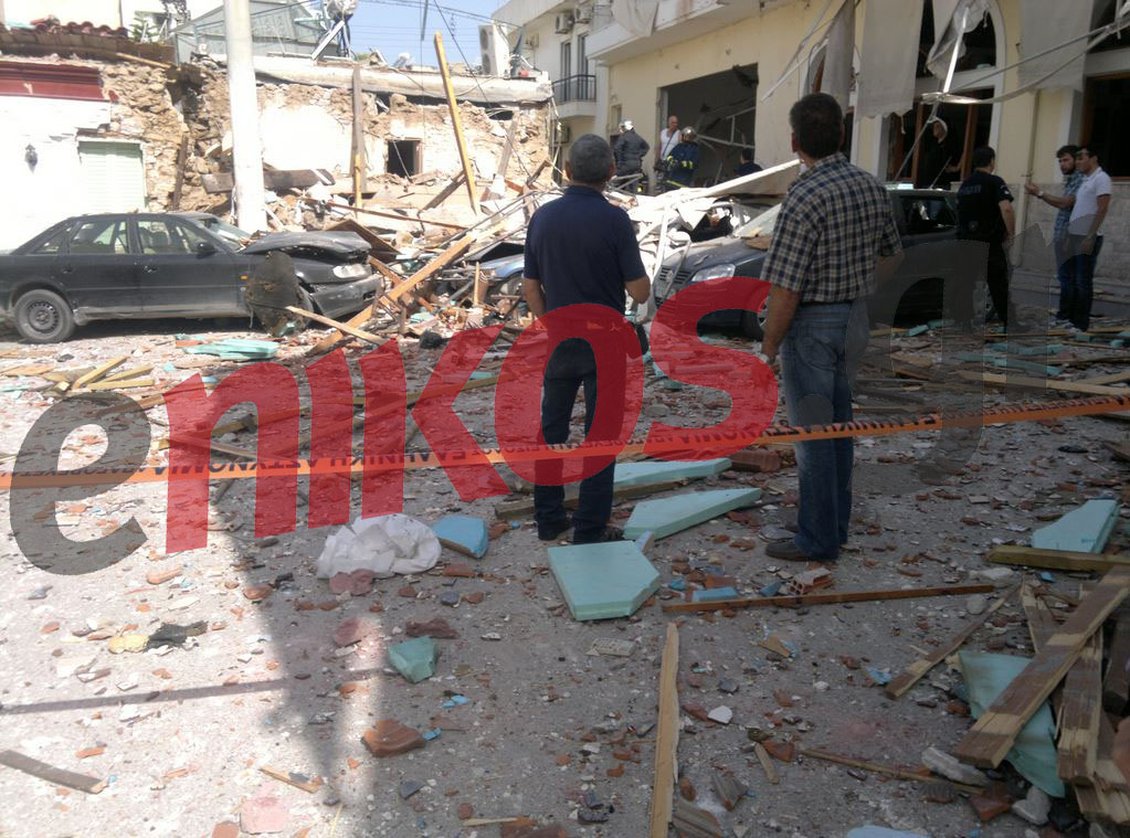 ΦΩΤΟ-Ένας σοβαρά τραυματίας από έκρηξη στη Σαλαμίνα