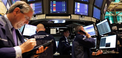 FT: Τα Hedge funds ‘ποντάρουν’ στην Ελλάδα