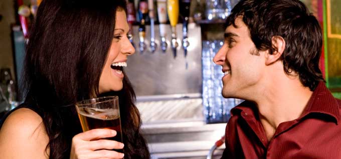 Έρωτας: Πώς σπάμε τον πάγο σε μια γνωριμία;