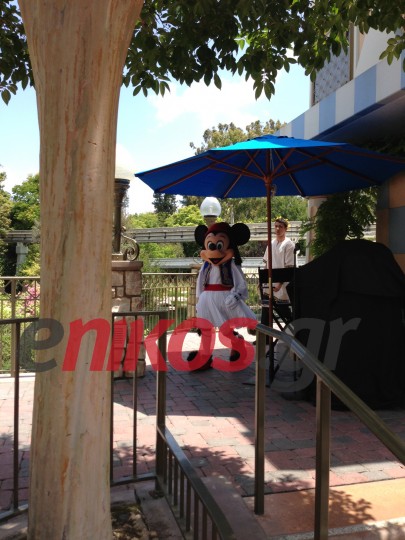 ΦΩΤΟ-Ο Μίκυ… τσολιάς