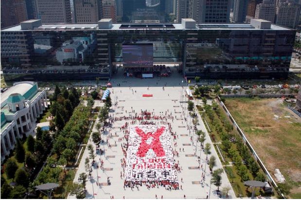 Μωσαϊκό από 2.012 ανθρώπους