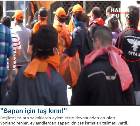 ΦΩΤΟ-Με μπλούζα του ΠΑΟΚ Τούρκος διαδηλωτής