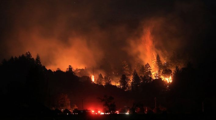 Μεγάλη πυρκαγιά καίει στην Καλιφόρνια