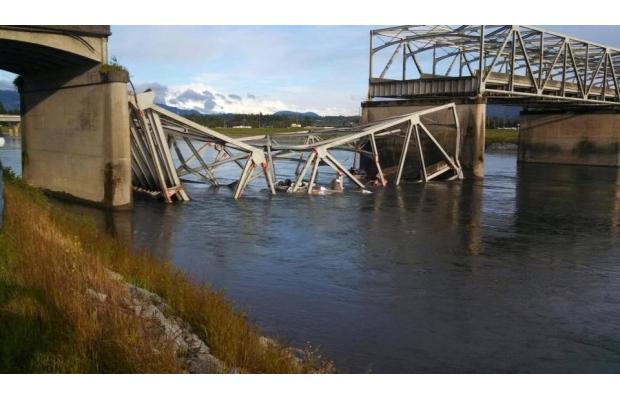 Κατέρρευσε γέφυρα στην Ουάσιγκτον