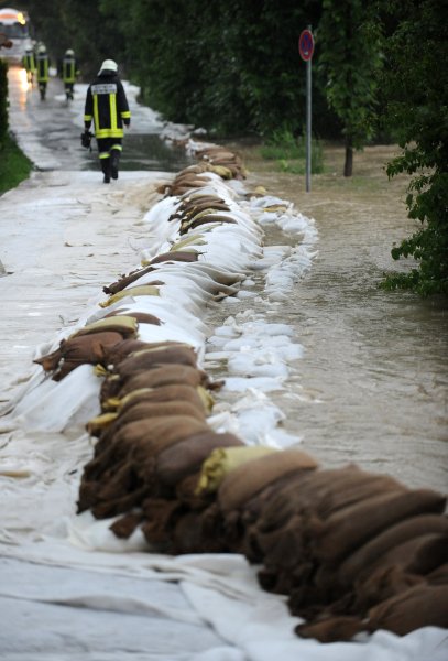 Μέρκελ: Θα βοηθήσω τους πλημμυροπαθείς