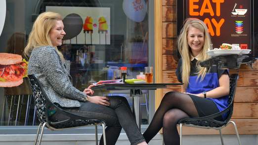 ΦΩΤΟ-Απίστευτη πατέντα σερβιρίσματος