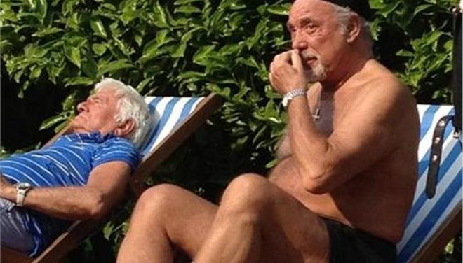 Τομ Τζόουνς-Toν “πρόδωσε” ο σταυρός