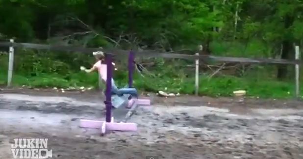 ΒΙΝΤΕΟ-Το…άτι “νικήθηκε” από το εμπόδιο