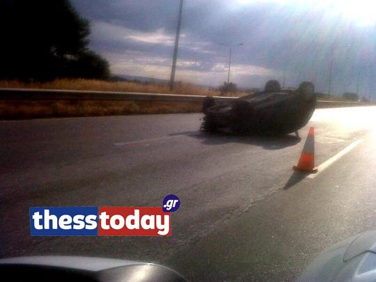 Αυτοκίνητο ανατράπηκε στην Εθνική