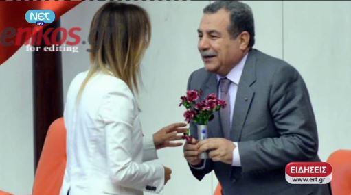 ΒΙΝΤΕΟ-Έκανε βάζο τον κάλυκα των τουρκικών ΜΑΤ